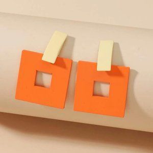 NEW Super Cool Pierced Earrings in Coral & Cream